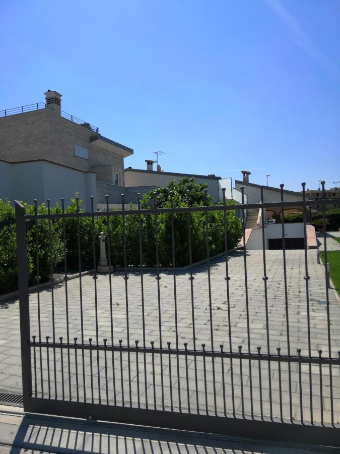 Casa Mari Bed and Breakfast Principina Terra Exteriör bild